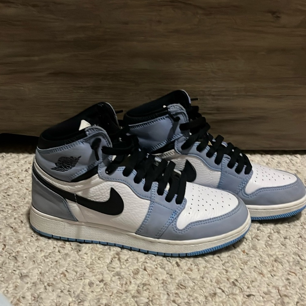 University Blue Jordan 1’s